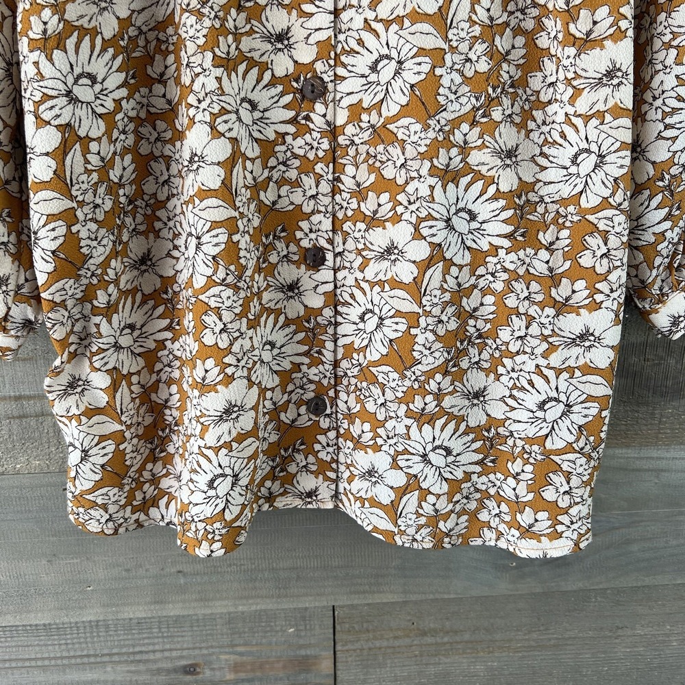 Monteau Womens Shirt Short Sleeve Button Up Vneck Blouse Floral Size Small - Picture 7 of 7